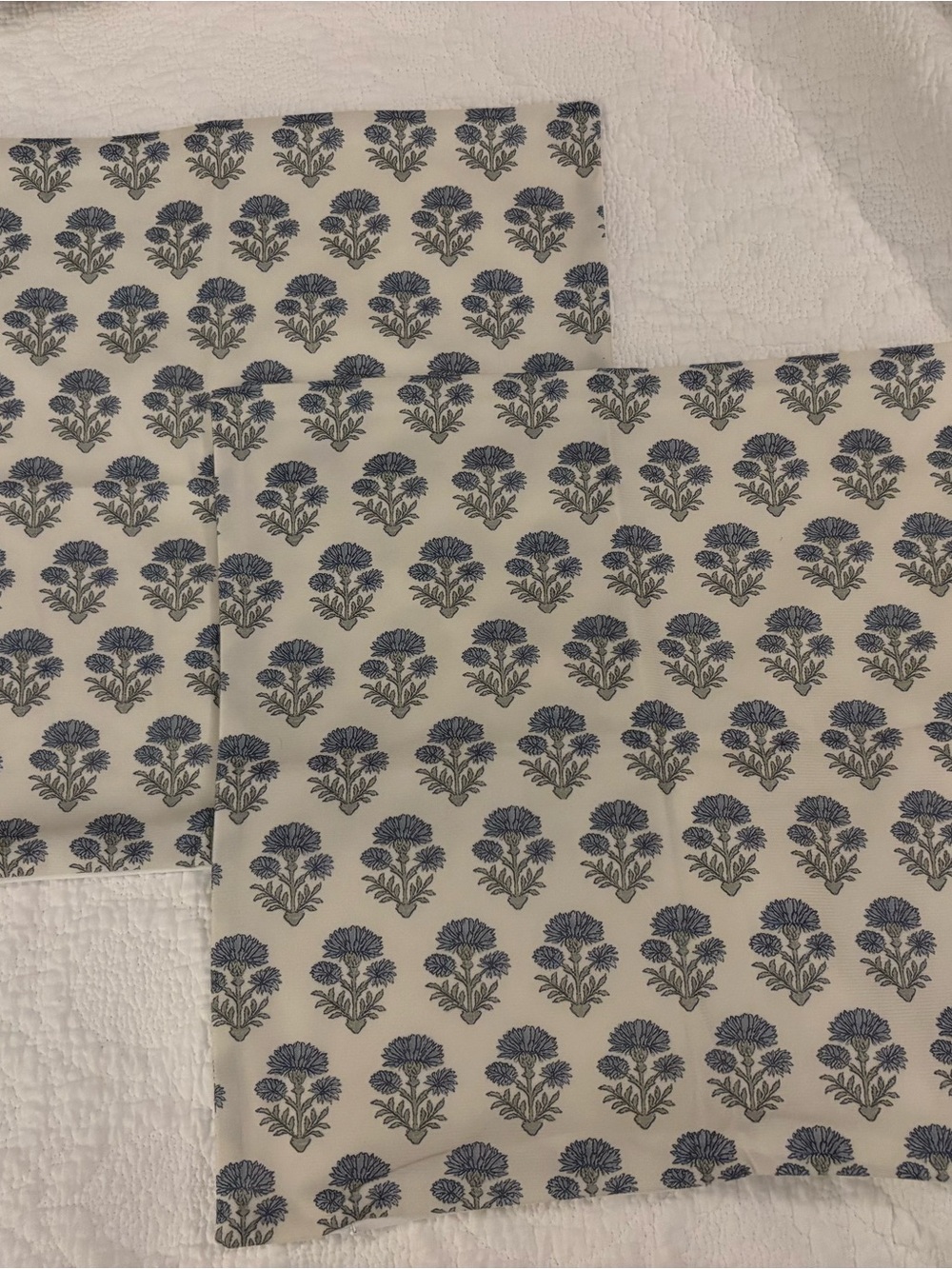 Blue Floral Print zipper pillow covers, 2- Unbranded